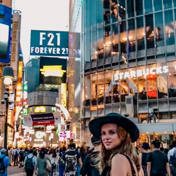 Meet your Posher, Allyson - Picture 1 of 1